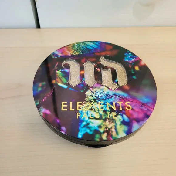 URBAN DECAY Elements 19 Color Pressed Eyeshadow Palette - Lightly Used - Picture 1 of 4